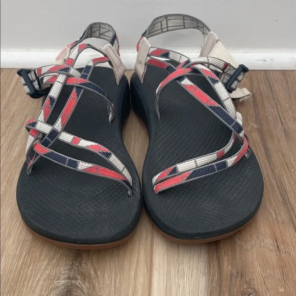 Chaco Women’s size 10 Blue and Red Design - Picture 5 of 5